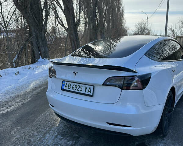 Белый Тесла Модель 3, объемом двигателя 0 л и пробегом 104 тыс. км за 24000 $, фото 1 на Automoto.ua