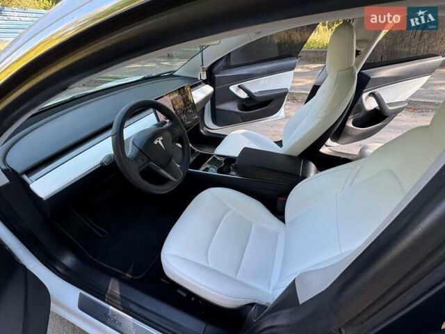 Белый Тесла Модель 3, объемом двигателя 0 л и пробегом 12 тыс. км за 18300 $, фото 16 на Automoto.ua