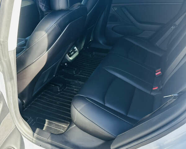 Белый Тесла Модель 3, объемом двигателя 0 л и пробегом 112 тыс. км за 17000 $, фото 9 на Automoto.ua