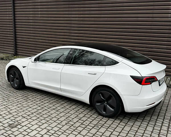 Белый Тесла Модель 3, объемом двигателя 0 л и пробегом 45 тыс. км за 15600 $, фото 4 на Automoto.ua