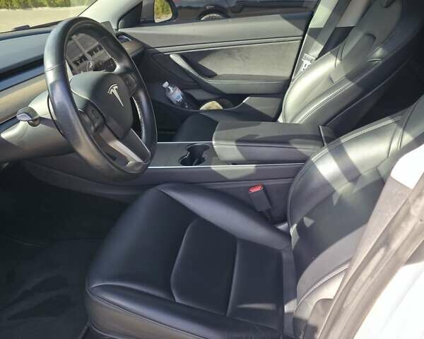 Белый Тесла Модель 3, объемом двигателя 0 л и пробегом 142 тыс. км за 17500 $, фото 36 на Automoto.ua