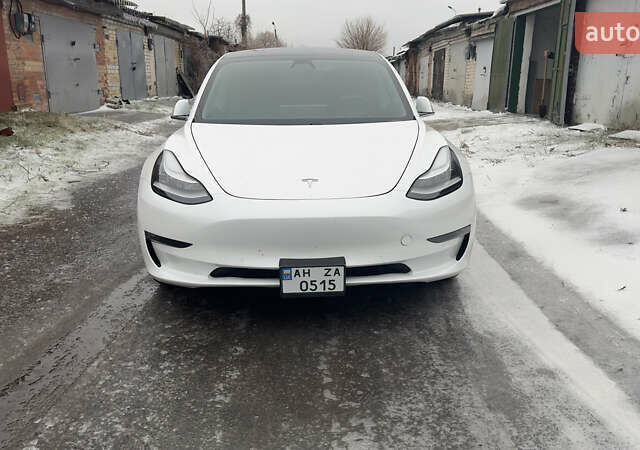 Белый Тесла Модель 3, объемом двигателя 0 л и пробегом 96 тыс. км за 25200 $, фото 1 на Automoto.ua