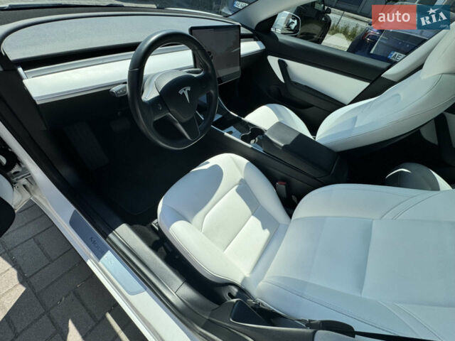Белый Тесла Модель 3, объемом двигателя 0 л и пробегом 55 тыс. км за 19000 $, фото 8 на Automoto.ua