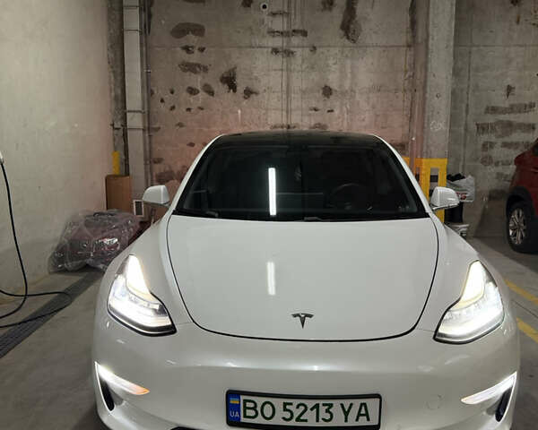Білий Тесла Модель 3, об'ємом двигуна 0 л та пробігом 145 тис. км за 16900 $, фото 1 на Automoto.ua