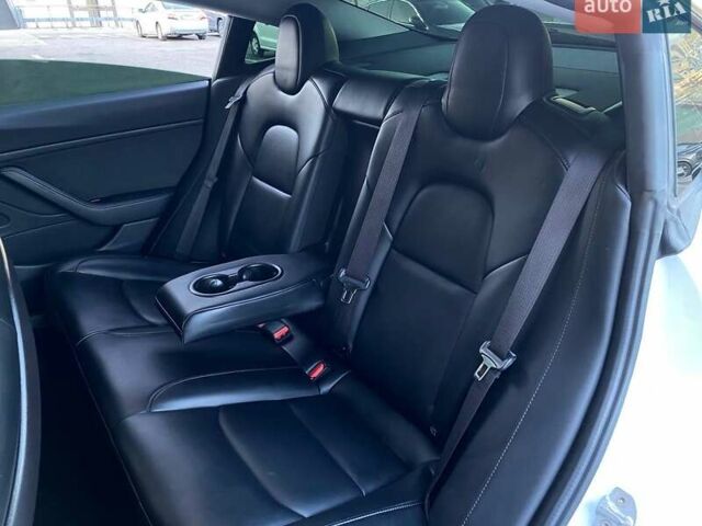 Білий Тесла Модель 3, об'ємом двигуна 0 л та пробігом 95 тис. км за 16500 $, фото 8 на Automoto.ua