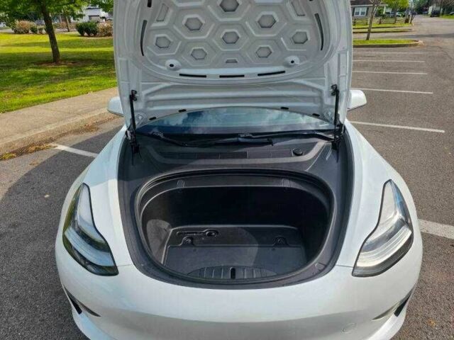 Білий Тесла Модель 3, об'ємом двигуна 0 л та пробігом 87 тис. км за 4900 $, фото 11 на Automoto.ua