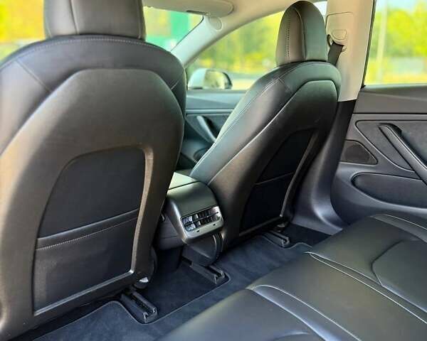 Белый Тесла Модель 3, объемом двигателя 0 л и пробегом 78 тыс. км за 20999 $, фото 14 на Automoto.ua