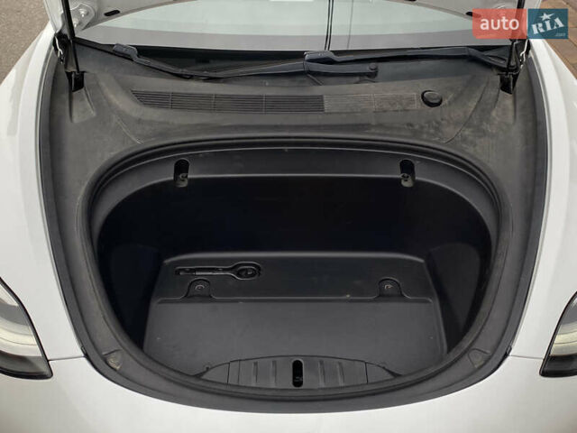 Белый Тесла Модель 3, объемом двигателя 0 л и пробегом 127 тыс. км за 17200 $, фото 31 на Automoto.ua