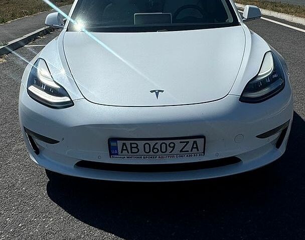 Белый Тесла Модель 3, объемом двигателя 0 л и пробегом 146 тыс. км за 18499 $, фото 4 на Automoto.ua