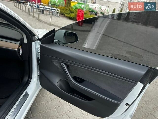 Белый Тесла Модель 3, объемом двигателя 0 л и пробегом 118 тыс. км за 19500 $, фото 21 на Automoto.ua