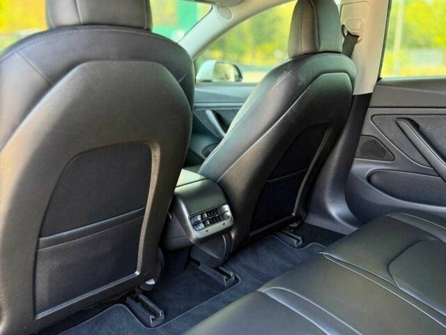 Белый Тесла Модель 3, объемом двигателя 0 л и пробегом 77 тыс. км за 21499 $, фото 14 на Automoto.ua