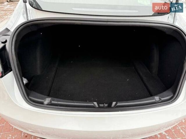 Белый Тесла Модель 3, объемом двигателя 0 л и пробегом 100 тыс. км за 22500 $, фото 38 на Automoto.ua