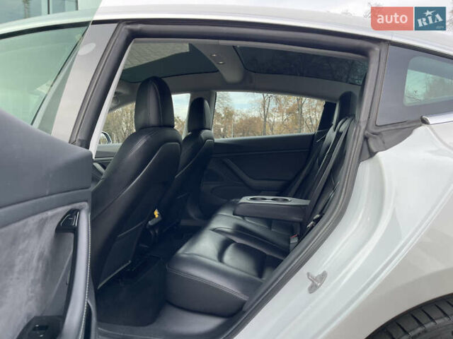 Белый Тесла Модель 3, объемом двигателя 0 л и пробегом 120 тыс. км за 17000 $, фото 35 на Automoto.ua