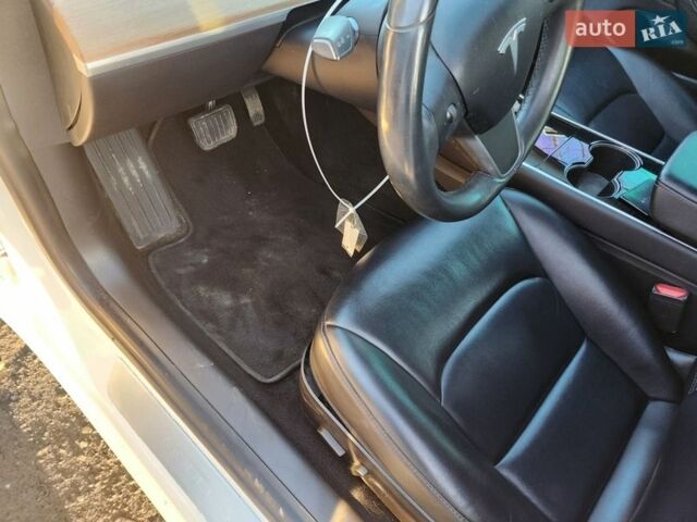 Белый Тесла Модель 3, объемом двигателя 0 л и пробегом 183 тыс. км за 15250 $, фото 26 на Automoto.ua