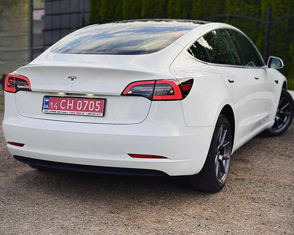 Белый Тесла Модель 3, объемом двигателя 0 л и пробегом 32 тыс. км за 21500 $, фото 16 на Automoto.ua