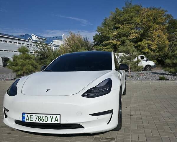 Белый Тесла Модель 3, объемом двигателя 0 л и пробегом 142 тыс. км за 17500 $, фото 5 на Automoto.ua