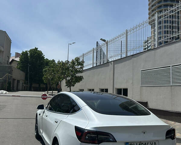 Білий Тесла Модель 3, об'ємом двигуна 0 л та пробігом 48 тис. км за 25000 $, фото 2 на Automoto.ua