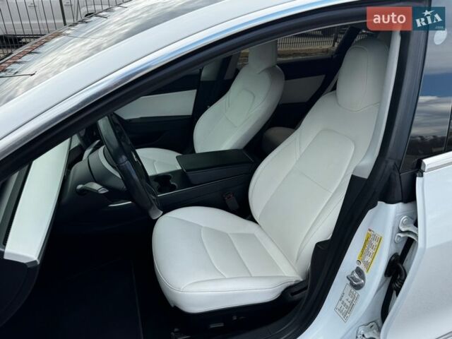 Белый Тесла Модель 3, объемом двигателя 0 л и пробегом 140 тыс. км за 19000 $, фото 20 на Automoto.ua