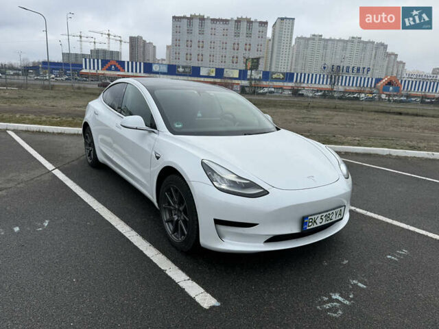 Белый Тесла Модель 3, объемом двигателя 0 л и пробегом 95 тыс. км за 15900 $, фото 1 на Automoto.ua