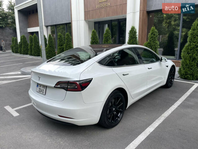Белый Тесла Модель 3, объемом двигателя 0 л и пробегом 54 тыс. км за 16900 $, фото 5 на Automoto.ua