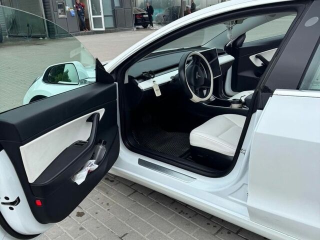 Білий Тесла Модель 3, об'ємом двигуна 0 л та пробігом 38 тис. км за 17500 $, фото 9 на Automoto.ua