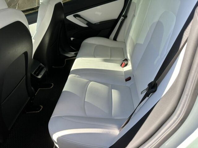 Білий Тесла Модель 3, об'ємом двигуна 0 л та пробігом 124 тис. км за 18300 $, фото 16 на Automoto.ua