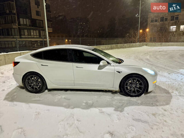 Белый Тесла Модель 3, объемом двигателя 0 л и пробегом 102 тыс. км за 15500 $, фото 6 на Automoto.ua