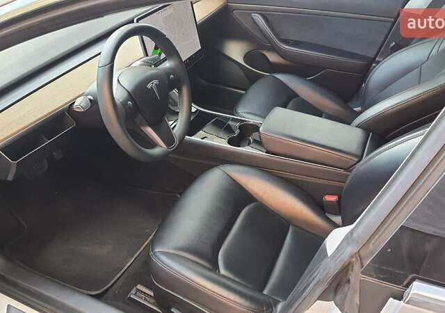 Белый Тесла Модель 3, объемом двигателя 0 л и пробегом 74 тыс. км за 17400 $, фото 1 на Automoto.ua