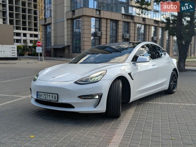 Белый Тесла Модель 3, объемом двигателя 0 л и пробегом 93 тыс. км за 15200 $, фото 2 на Automoto.ua