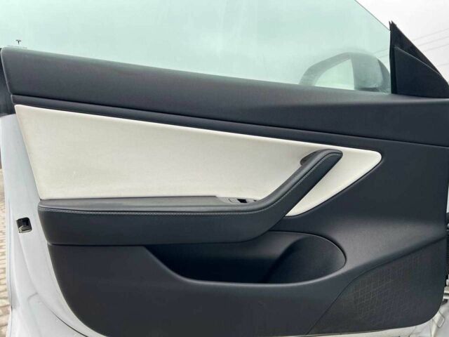 Білий Тесла Модель 3, об'ємом двигуна 0 л та пробігом 203 тис. км за 13790 $, фото 9 на Automoto.ua