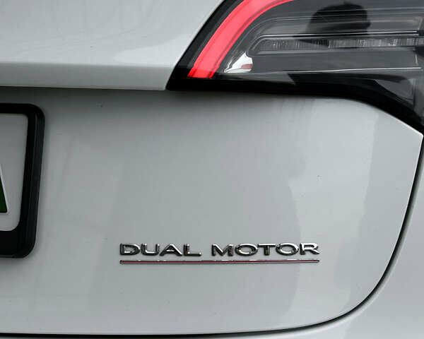 Белый Тесла Модель 3, объемом двигателя 0 л и пробегом 140 тыс. км за 19999 $, фото 5 на Automoto.ua