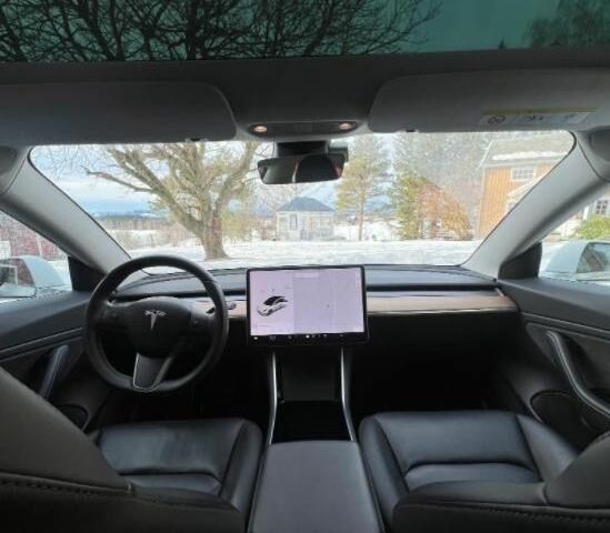 Білий Тесла Модель 3, об'ємом двигуна 0 л та пробігом 125 тис. км за 13200 $, фото 2 на Automoto.ua