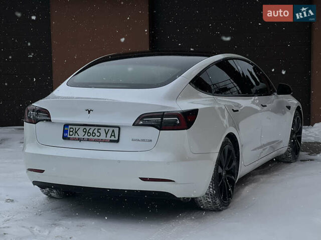 Белый Тесла Модель 3, объемом двигателя 0 л и пробегом 73 тыс. км за 17500 $, фото 17 на Automoto.ua