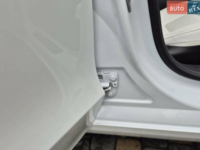 Білий Тесла Модель 3, об'ємом двигуна 0 л та пробігом 87 тис. км за 20700 $, фото 17 на Automoto.ua