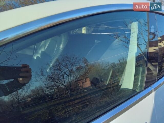 Белый Тесла Модель 3, объемом двигателя 0 л и пробегом 124 тыс. км за 20500 $, фото 6 на Automoto.ua