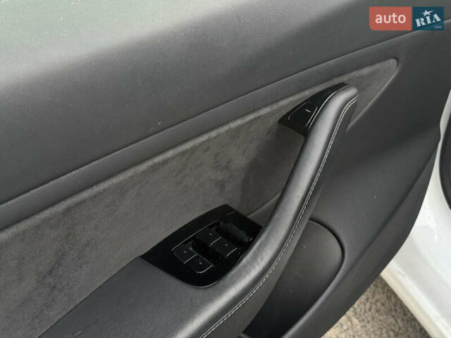 Белый Тесла Модель 3, объемом двигателя 0 л и пробегом 166 тыс. км за 14500 $, фото 18 на Automoto.ua