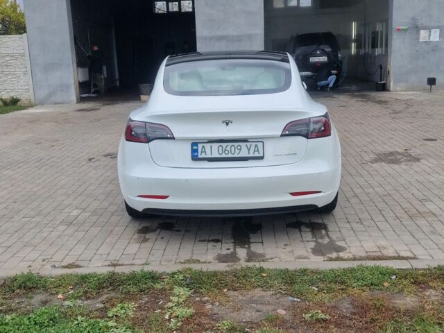 Белый Тесла Модель 3, объемом двигателя 0 л и пробегом 124 тыс. км за 15000 $, фото 2 на Automoto.ua