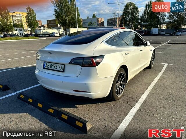 Белый Тесла Модель 3, объемом двигателя 0 л и пробегом 132 тыс. км за 17300 $, фото 3 на Automoto.ua