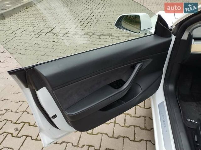 Білий Тесла Модель 3, об'ємом двигуна 0 л та пробігом 213 тис. км за 17300 $, фото 7 на Automoto.ua