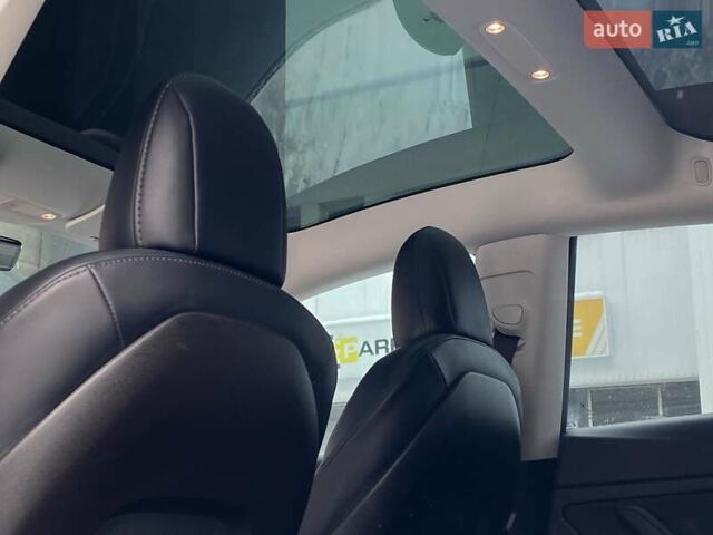 Белый Тесла Модель 3, объемом двигателя 0 л и пробегом 103 тыс. км за 18999 $, фото 15 на Automoto.ua