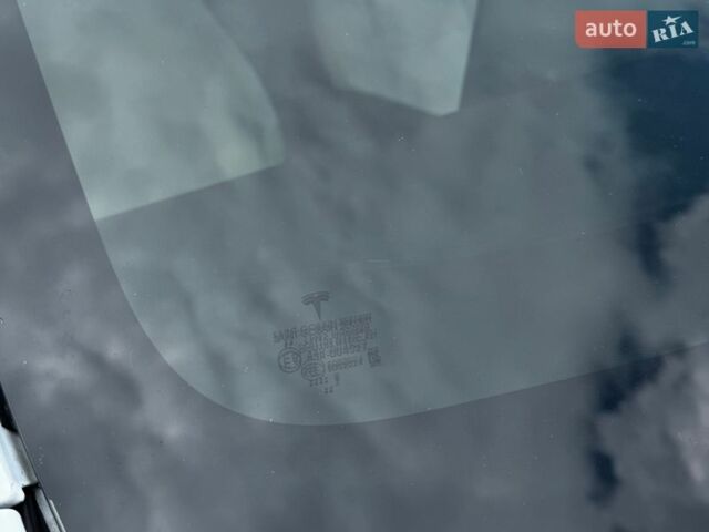 Белый Тесла Модель 3, объемом двигателя 0 л и пробегом 140 тыс. км за 19000 $, фото 27 на Automoto.ua