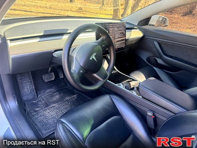 Белый Тесла Модель 3, объемом двигателя 0.28 л и пробегом 210 тыс. км за 16500 $, фото 4 на Automoto.ua