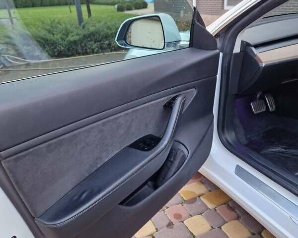 Белый Тесла Модель 3, объемом двигателя 0 л и пробегом 135 тыс. км за 20500 $, фото 9 на Automoto.ua