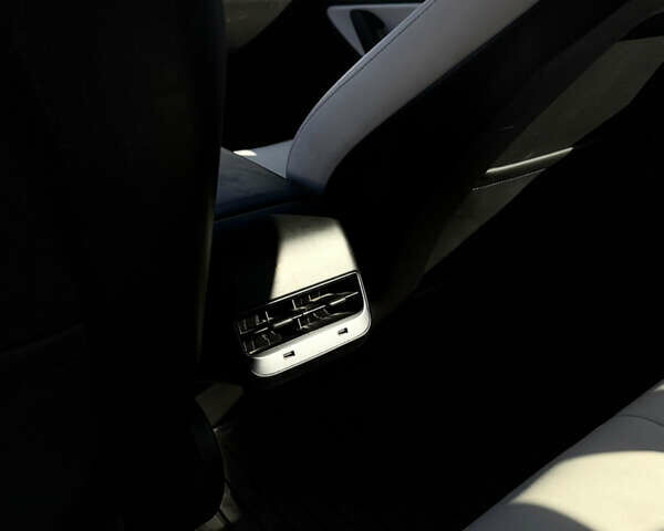 Белый Тесла Модель 3, объемом двигателя 0 л и пробегом 129 тыс. км за 16200 $, фото 9 на Automoto.ua