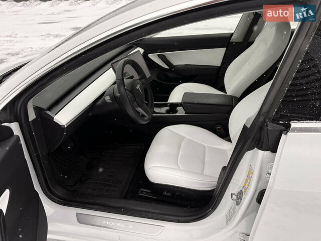 Белый Тесла Модель 3, объемом двигателя 0 л и пробегом 170 тыс. км за 15000 $, фото 8 на Automoto.ua