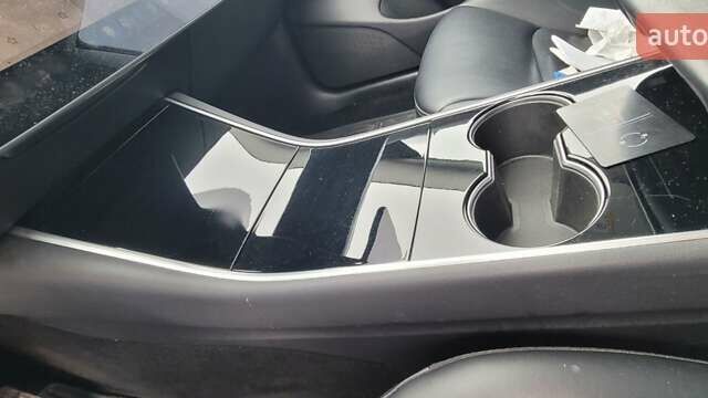 Білий Тесла Модель 3, об'ємом двигуна 0 л та пробігом 130 тис. км за 15500 $, фото 9 на Automoto.ua