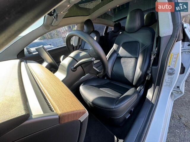 Белый Тесла Модель 3, объемом двигателя 0 л и пробегом 153 тыс. км за 16999 $, фото 8 на Automoto.ua