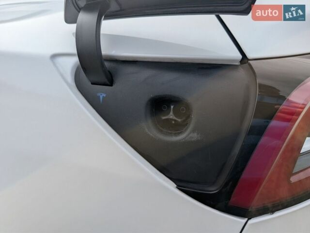 Белый Тесла Модель 3, объемом двигателя 0 л и пробегом 120 тыс. км за 19800 $, фото 19 на Automoto.ua