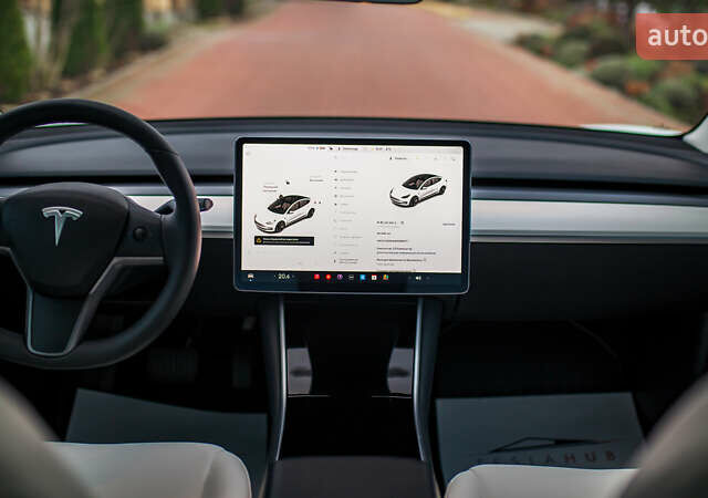 Белый Тесла Модель 3, объемом двигателя 0 л и пробегом 63 тыс. км за 15999 $, фото 31 на Automoto.ua