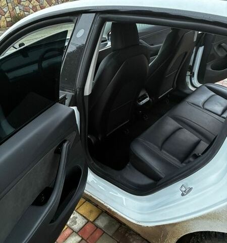 Белый Тесла Модель 3, объемом двигателя 0 л и пробегом 74 тыс. км за 16000 $, фото 6 на Automoto.ua